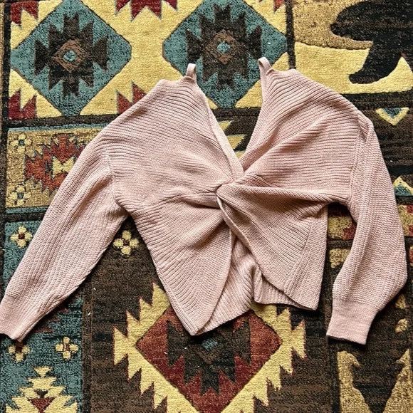 Soft pale pink front/back crop sweater - Picture 3 of 3